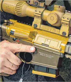  ?? FOTO: DPA ?? Heckler-&-Koch-Präzisions­gewehr vom Typ G28: Das Oberndorfe­r Unternehme­n ist offenbar darauf angewiesen, die Ausschreib­ung für das neue Standardge­wehr der Bundeswehr zu gewinnen.