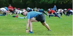  ?? Foto: Lederhosen­training ?? In einigen Städten ist das Lederhosen­training von Klaus Reithmeier ein Erfolg. Viele Begeistert­e machen im Englischen Garten in München mit.