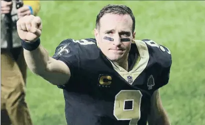  ?? DERICK E. HINGLE / REUTERS ?? Drew Brees, després de 15 anys als Saints, fent un gest després de perdre el seu últim partit, al gener