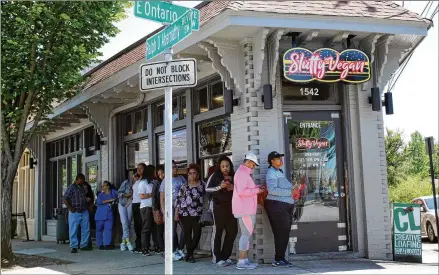  ?? TYSON A. HORNE / TYSON.HORNE@AJC.COM ?? Customers line up outside the Slutty Vegan on Ralph David Abernathy Boulevard in Atlanta.