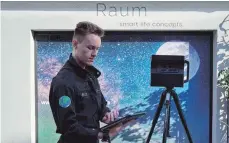  ?? FOTO: RAUMZEIT ?? Modernste Technik im Einsatz: So entsteht ein Bild für einen Scan der Firma Raumzeit.