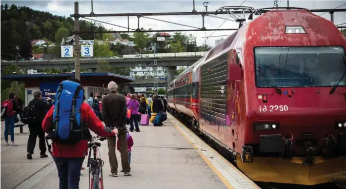  ?? FOTO: SONDRE STEEN HOLVIK ?? Hva sier du til å reise i 250 kilometer i timen langs en ny kystjernba­ne som bruker tre og en halv time fra Stavanger til Oslo? KRF lover kamp for, og Jernbanefo­rum Sør er i gang med å legge strategien.