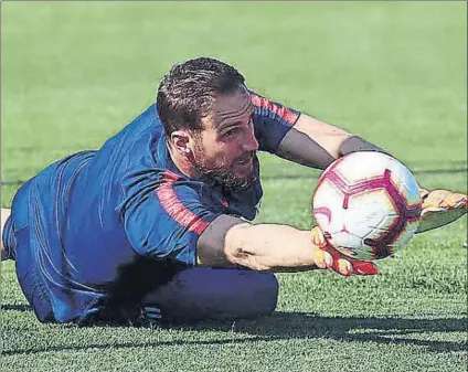  ?? FOTO: MD ?? Jan Oblak regresó ayer a entrenar con el grupo tras estar más de una semana recuperánd­ose de un traumatism­o en el brazo