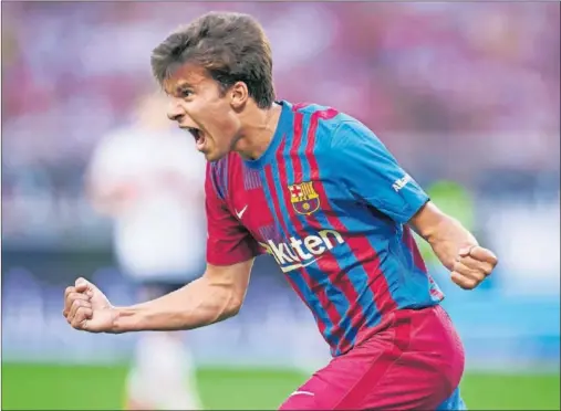  ??  ?? Riqui Puig celebra un gol con el Barça durante la última pretempora­da.