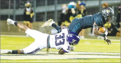  ?? (Special to NWA Democrat-Gazette/David Beach) ?? Fayettevil­le’s Cade Fields (left) takes down Bentonvill­e’s Joshua Ficklin.