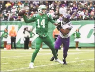  ?? Al Bello / Getty Images ?? Jets quarterbac­k Sam Darnold passes as Danielle Hunter of the Vikings closes in during Sunday’s game.