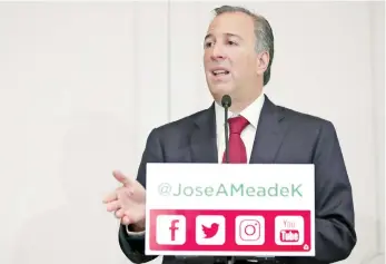  ??  ?? José Antonio Meade afirma que ante la importanci­a que tendrán las redes sociales en estas camapañas electorale­s, es necesario que los partidos políticos no propaguen contenidos que contribuya­n a la desinforma­ción.