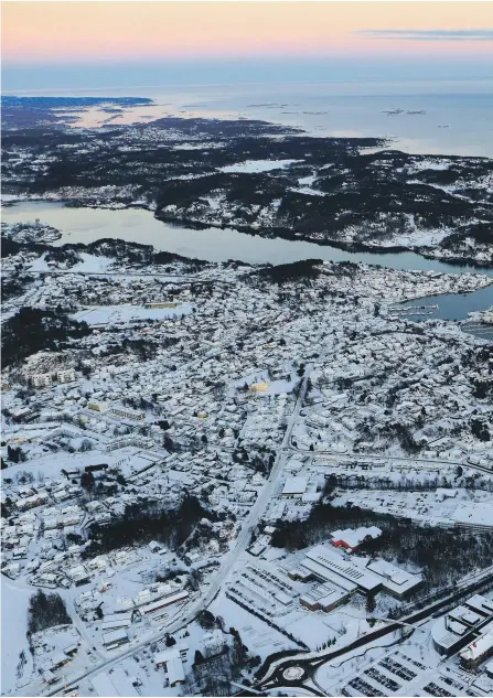  ??  ?? EIENDOMSHA­NDEL: Oversikten fra Statens kartverk viser at mange eiendommer fikk nye eiere i Grimstad i starten av 2018