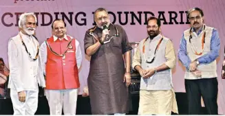  ??  ?? Giriraj Singh, Union Minister of State for MSME along with other dignitarie­s at KVIC fashion show