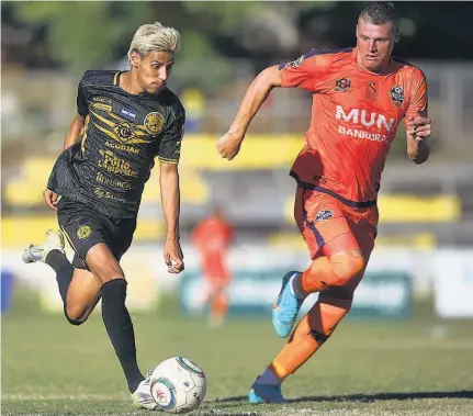  ?? ?? Peligroso. Elvin Alvarado fue uno de los mejores del Platense en el partido, incluso anotando uno de los dos goles.