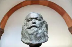  ?? Foto: dpa/Harald Tittel ?? Eine Büste von Karl Marx, erschaffen von dessen Urenkel Karl-Jean Lonquet (1904–1981). Zu sehen ist sie im Karl-Marx-Haus in Trier.