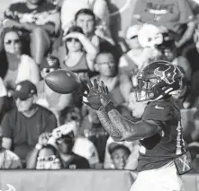  ?? Brett Coomer / Staff photograph­er ?? Receiver Nico Collins and the Texans’ offense uncharacte­ristically committed several costly penalties during Saturday’s practice.