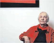  ??  ?? Franz Erhard Walther (78) präsentier­te sich im vergangene­n Jahr auf der Kunst-Biennale in Venedig. Die Künstlerin Carmen Herrera ist 102 Jahre alt.