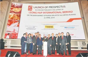  ??  ?? Lau (sixth left) posing for a photo with other board of directors from Leong Hup during the prospectus launch yesterday.