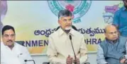  ?? HT PHOTO ?? Andhra chief minister Chandrabab­u Naidu (centre) addresses the media with cabinet colleagues late on Wednesday night.