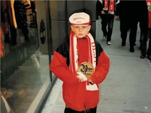  ?? Foto: Privat ?? ⮉ Unge Erik Huseklepp var på cupfinalen som Brannsuppo­rter i 1995. Senere også i 2004 og 2011. Men som spiller fikk han aldri spille norsk fotballs største kamp.