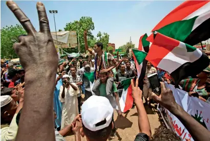  ?? — AFP ?? Sudanese protesters chant slogans during a sit-in outside the army headquarte­rs in Khartoum on wednesday.