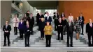  ?? ?? Меркель и министры. Фотография на память