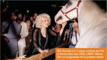  ??  ?? BO: Die klub is in ’n plaas omskep toe Dolly Parton daar was. HEEL LINKS: Mense het ure tougestaan om te probeer inkom.