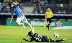  ?? ANDRES KUDACKI/THE ASSOCIATED PRESS ?? New York City FC’s Maximilian­o Moralez vies for the ball with Whitecaps’ Yordy Reyna during Saturday’s game in New York that ended in a 2-2 draw. Reyna was brought in as a sub.