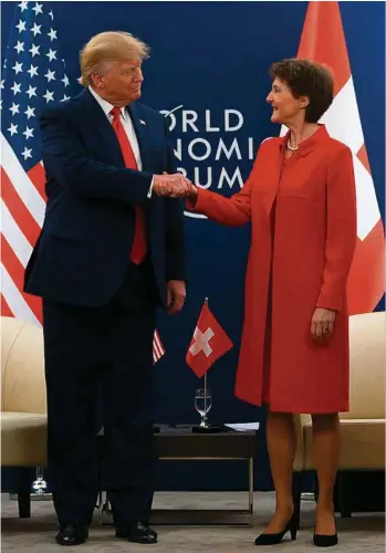  ?? (JONATHAN ERNST/REUTERS) ?? Simonetta Sommaruga et Donald Trump s’étaient rencontrés au WEF de Davos, en janvier, pour évoquer notamment un accord commercial entre les deux pays.