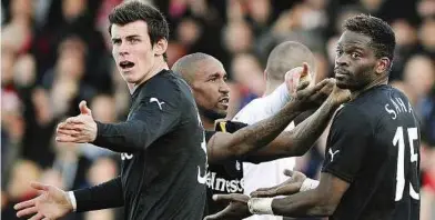  ??  ?? Unbelievab­le: Tottenham Hotspur’s (from left) Gareth Bale, Jermain Defoe and Louis Saha react after the referee disallowed a goal during their FA Cup fifth round match against Stevenage yesterday.