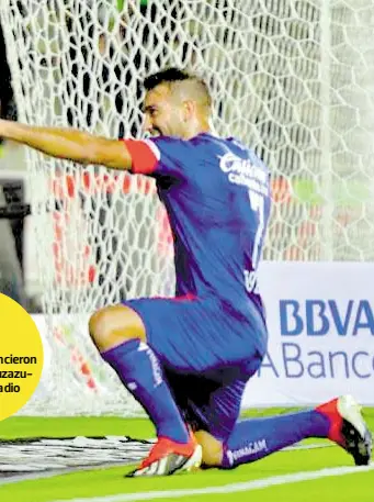  ??  ?? Cruz Azul pitó fuerte en el estadio Morelos este viernes, al vencer 2-0 al club Mo20n18arc­as Morelia, en la última jornada.