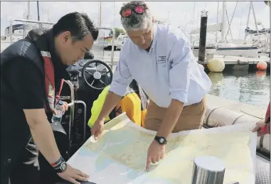  ??  ?? DISCUSS Alan with Chichester Harbourmas­ter Richard Craven before the Covid outbreak