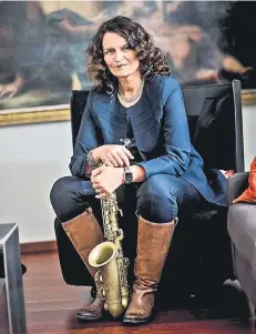  ?? RP-FOTO: ANDREAS BRETZ ?? Cornelia Hornemann ist Maschinenb­auerin und leidenscha­ftlich engagierte Musikerin mit eigener Band: den Töchtern Düsseldorf­s.