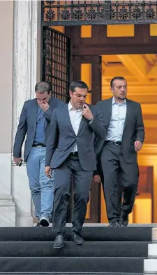  ?? REUTERS ?? Mientras baja la escalera, por ahora el país no, Tsipras reconoció la responsabi­lidad helénica en la actual coyuntura.