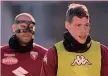  ??  ?? IL GALLO... E LA MASCHERA Andrea Belotti di nuovo in forma. Dietro, De Silvestri «mascherato»