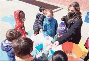  ?? Jarret Liotta / For Hearst Connecticu­t Media ?? First grade teacher Emily Pabst helps some of her students with an Earth Day project at Tracey Magnet School on Thursday.
