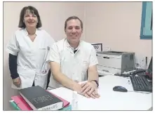  ?? (Ph A.R) ?? Emmanuel Chevalier, médecin du CeGIDD (Centre gratuit d’informatio­n de dépistage et de diagnostic) et Edith Danielli, infirmière.