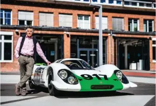  ??  ?? Una relación fructífera. Además del primer motor del 911, Mezger fue el padre del Porsche 917 y el motor TAG V6 Turbo de Fórmula 1.