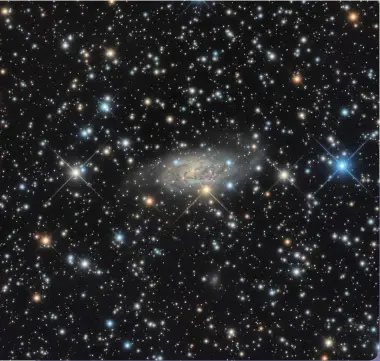  ?? RUSS CARPENTER/CHILESCOPE ?? The kinked and scrambled structure of NGC 2559 is visible in this beautiful shot captured using the remotely operated ChileScope Observator­y in the Chilean Andes. An amateur telescope might not bring out this much detail, but targeting the galaxy with any scope rarely disappoint­s.