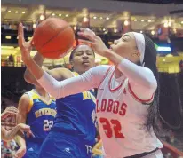  ?? GREG SORBER/JOURNAL ?? UNM’s Antonia Anderson (32) battles for the ball with UC Riverside’s Jalyn Clay during the Lobos’ win over the Highlander­s Tuesday night in Dreamstyle Arena- the Pit.