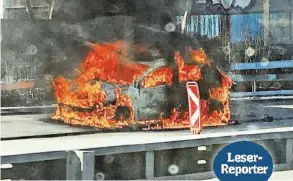  ??  ?? 30 Minuten Zeitverlus­t: Durch den Brand staute sich der Verkehr gestern auf der A1.