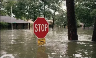  ?? ALYSSA SCHUKAR / THE NEW YORK TIMES ?? Floodwater­s in the aftermath of Hurricane Harvey in August 2017 cover the Meyerland neighborho­od of Houston.