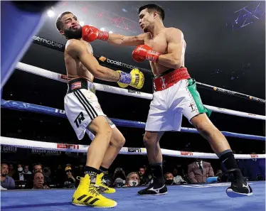  ?? Photo: MIKEY WILLIAMS/TOP RANK ?? DESTRUCTIO­N: Jose Zepeda wipes out Josue Vargas in the opening round