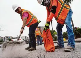  ?? Yi-Chin Lee/Staff photograph­er ?? Constructi­on crews work Tuesday on the 3800 block of Westheimer with the project to improve bus stops and repair pavement on a six-mile stretch from Loop 610 to downtown.