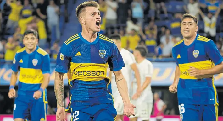  ?? MARCELO CARROLL ?? Zenón, Zenón, qué grande sos. El mediocampi­sta que llegó como refuerzo festeja su primer gol en Boca, nada menos que en la Bombonera, donde fue la figura.