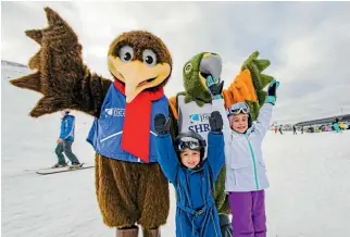  ??  ?? Mascots Spike and Shred at The Remarkable­s, with Mohavi Broadbent, 4, and Indianna Broadbent, 6, from Australia’s Gold Coast, as they enjoy their first day at the snow.