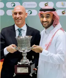  ?? (Ap) ?? In Arabia Saudita
Luis Rubiales e il principe Abdulaziz bin Turki Al-faisal