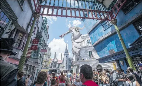  ?? SHERI LOWEN/UNIVERSAL ORLANDO/THE ASSOCIATED PRESS ?? Harry Potter enthusiast­s faced wait times of up to five hours to hop on the new ride at Universal Orlando.