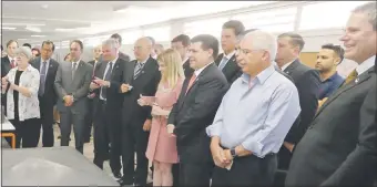  ??  ?? En el extremo izquierdo, Juan C. López Moreira; en el derecho, Darío Messer, entre los que acompañaro­n a Horacio Cartes cuando visitaron Israel en julio del 2016.