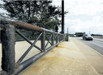  ?? JULIE JOCSAK/STANDARD STAFF ?? The Merritt Street Bridge in Merritton on Wednesday.