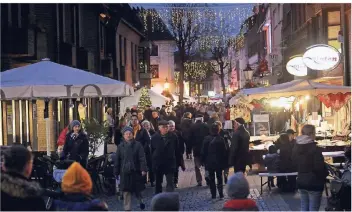  ?? RP-ARCHIVFOTO: WOLFGANG KAISER ?? Der Adventszau­ber im Dezember ist eine der vielen beliebten Veranstalt­ungen, die der Werbering St. Tönis Jahr für Jahr organisier­t.