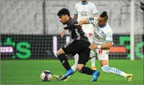  ??  ?? A l’image de Paqueta et Payet, les deux équipes se sont livré un beau duel.