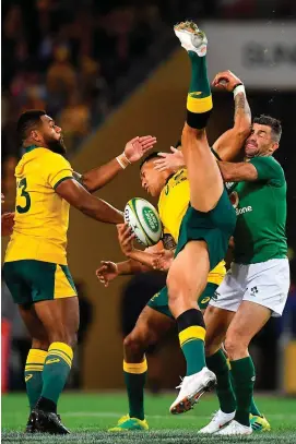  ?? BRENDAN MORAN/SPORTSFILE ?? Rob Kearney (right) getting to grips with Israel Folau of Australia during Ireland’s first Test