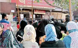  ?? PIC/NAVEEN SHARMA ?? People stand in a queue to exchange discontinu­ed currency notes in New Delhi on Tuesday